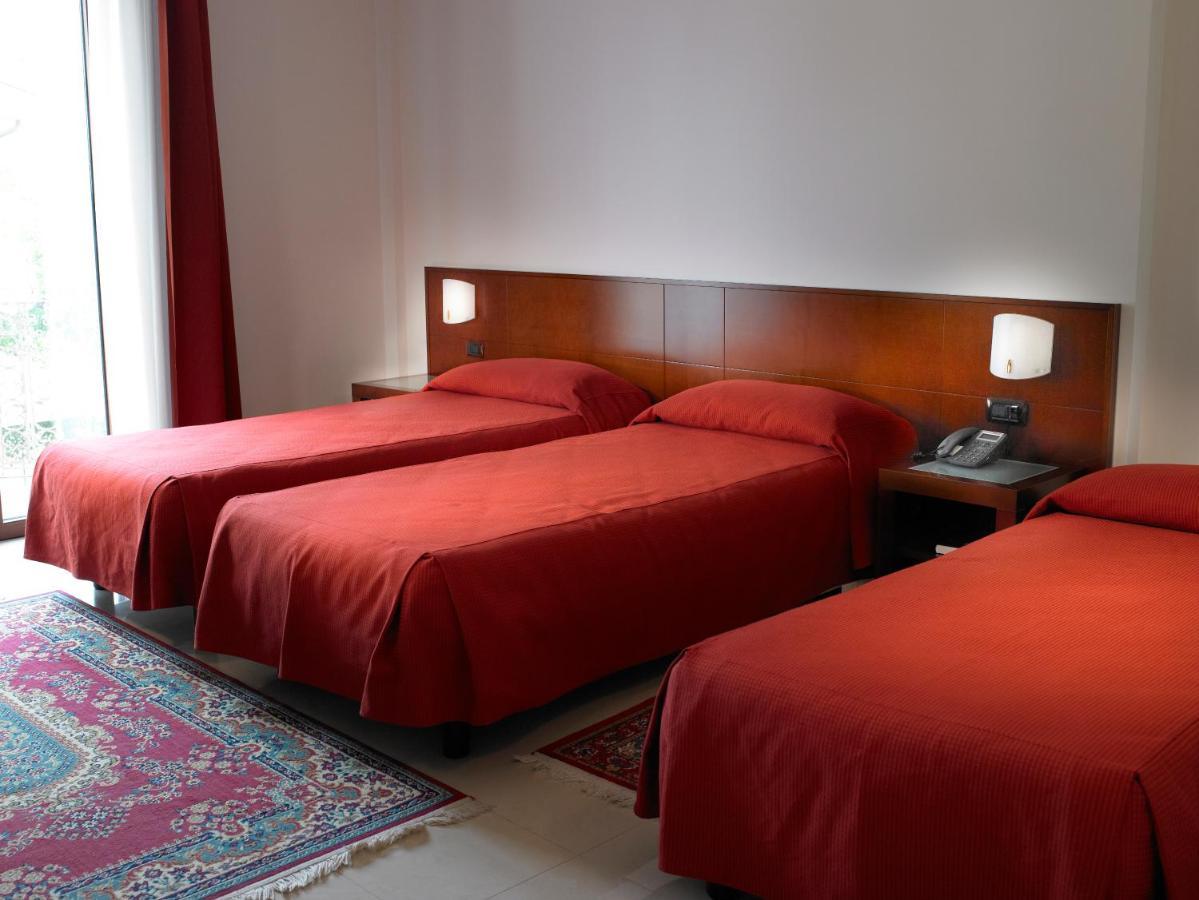 Hotel Le Torri Arborea Exteriör bild